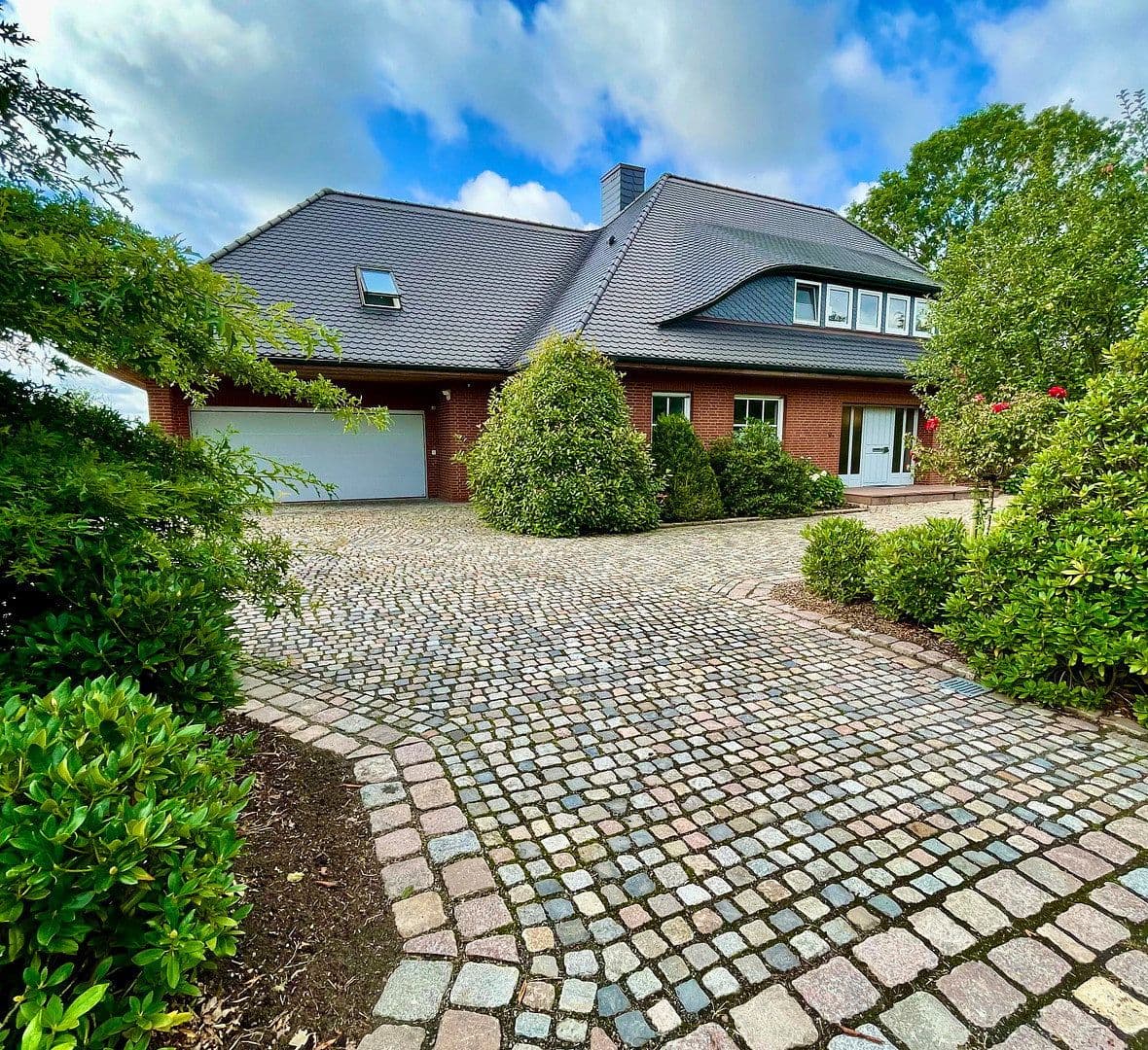 Predaj domu 330 m², pozemek 1.576 m², Jersbek, Šlezvicko-Holštajnsko Predaj domu 330 m², pozemek 1.576 m², Jersbek, Šlezvicko-Holštajnsko