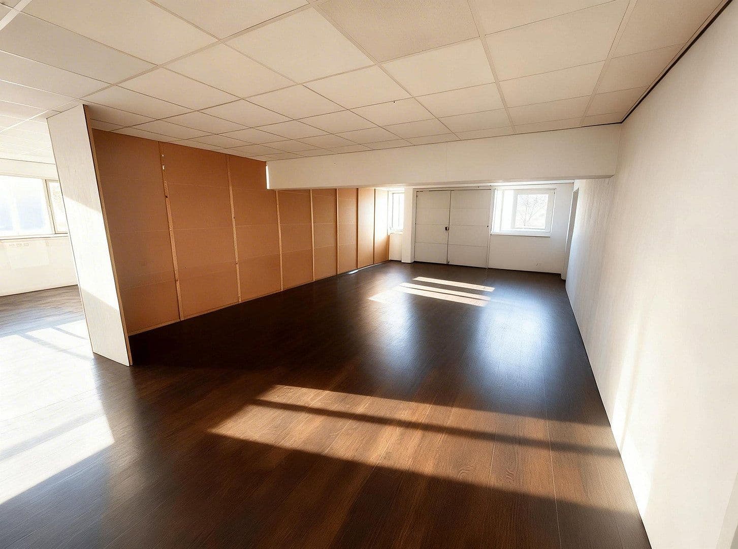 Prenájom nebytového priestoru 5.000 m², Stuhr, Dolné Sasko Prenájom nebytového priestoru 5.000 m², Stuhr, Dolné Sasko
