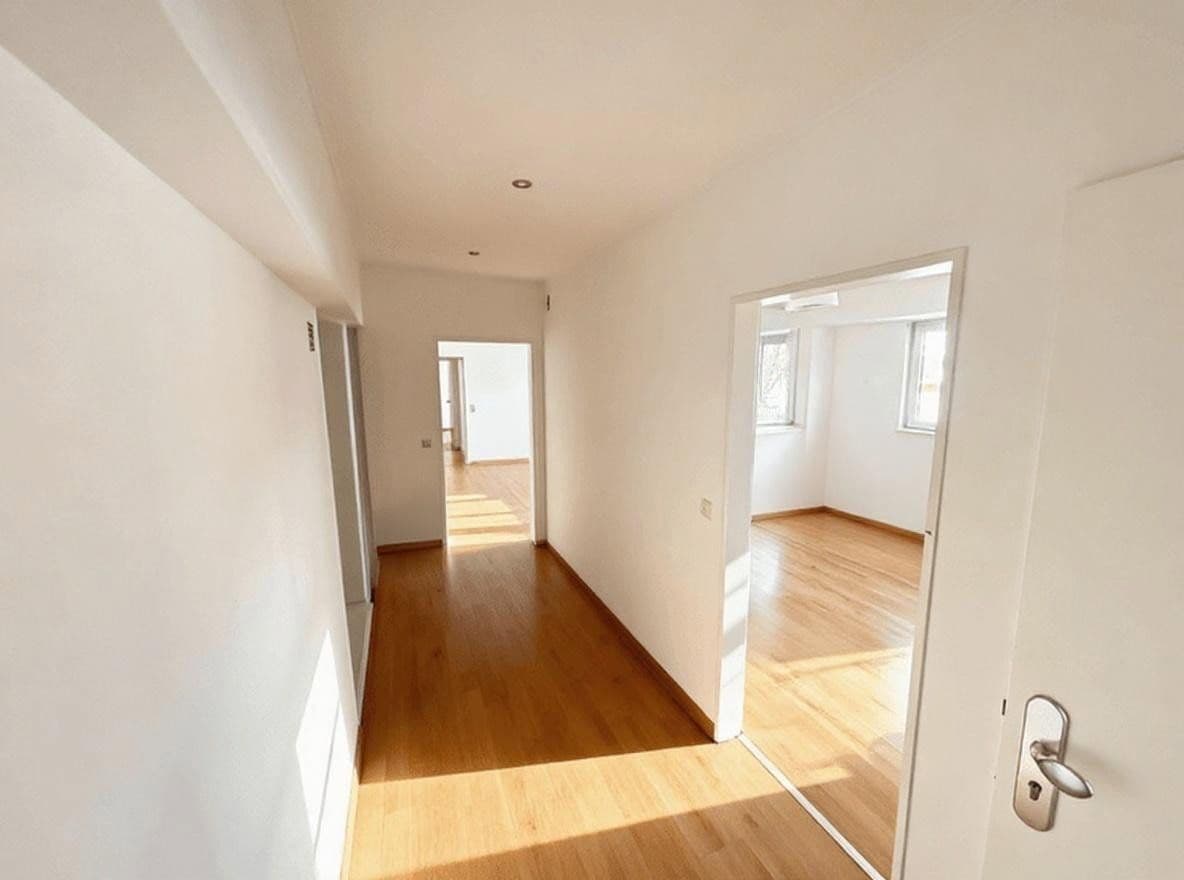 Prenájom nebytového priestoru 5.000 m², Stuhr, Dolné Sasko Prenájom nebytového priestoru 5.000 m², Stuhr, Dolné Sasko