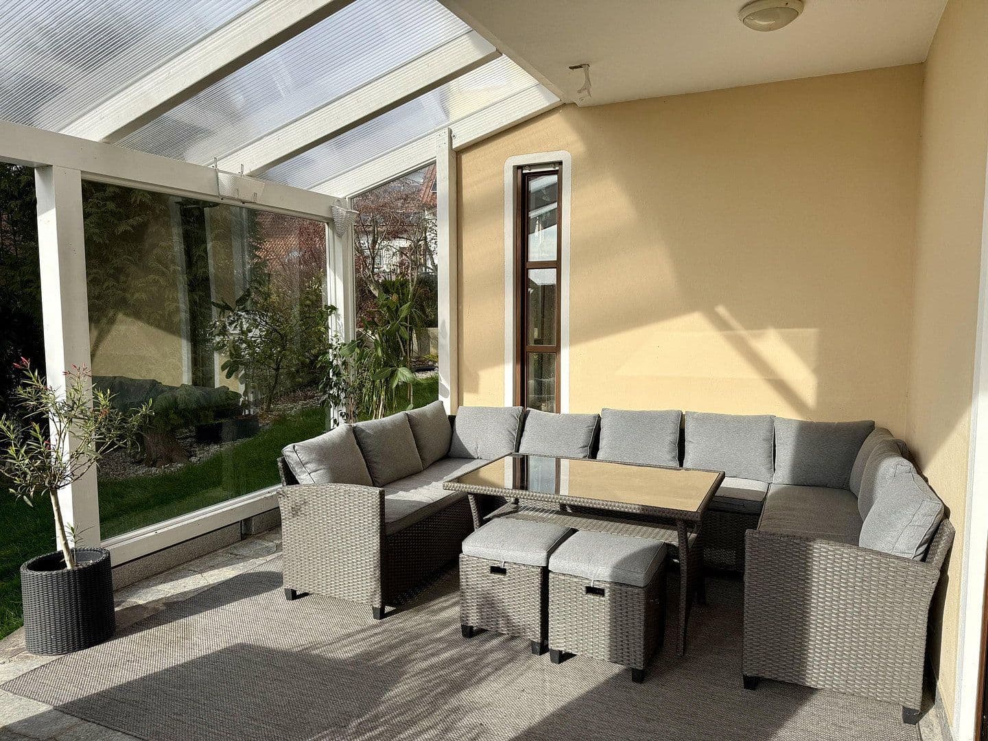 Predaj domu 180 m², pozemek 541 m², Essenbach, Bavorsko Predaj domu 180 m², pozemek 541 m², Essenbach, Bavorsko