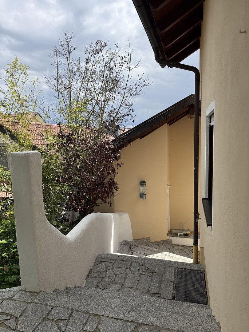 Predaj domu 180 m², pozemek 541 m², Essenbach, Bavorsko Predaj domu 180 m², pozemek 541 m², Essenbach, Bavorsko