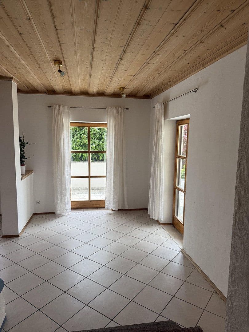 Predaj domu 180 m², pozemek 541 m², Essenbach, Bavorsko Predaj domu 180 m², pozemek 541 m², Essenbach, Bavorsko