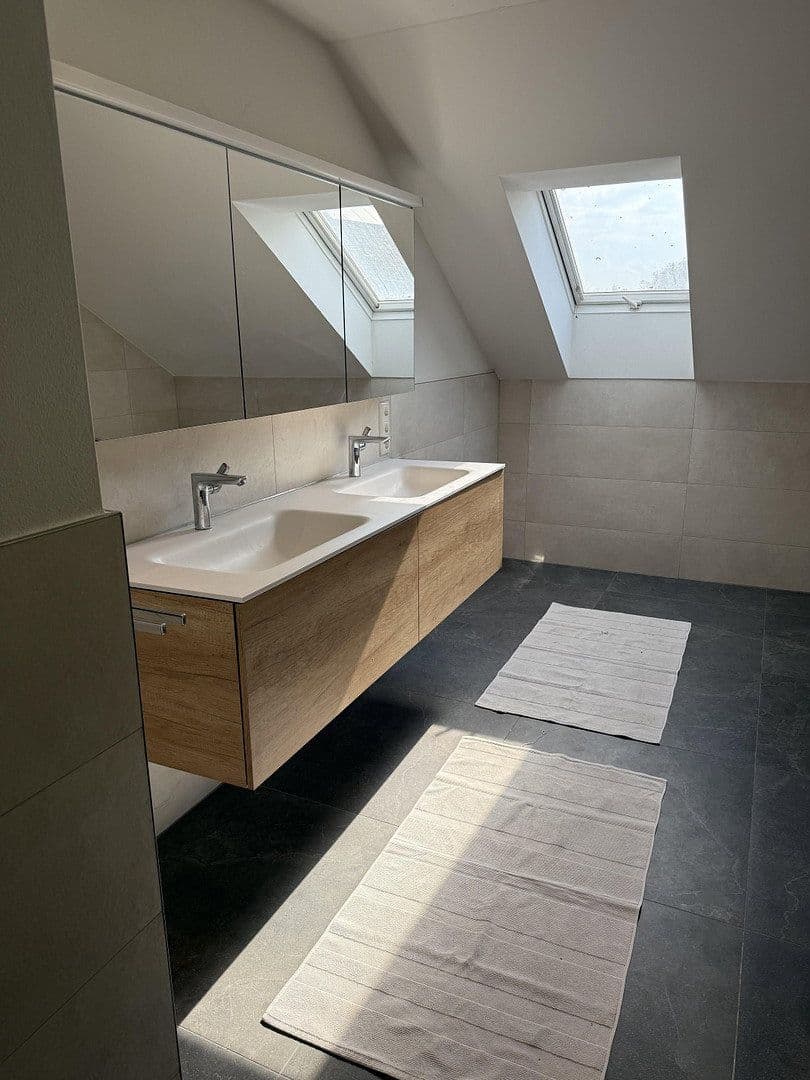 Predaj domu 180 m², pozemek 541 m², Essenbach, Bavorsko Predaj domu 180 m², pozemek 541 m², Essenbach, Bavorsko