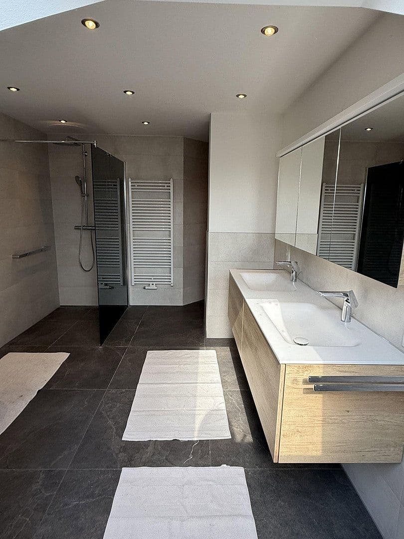 Predaj domu 180 m², pozemek 541 m², Essenbach, Bavorsko Predaj domu 180 m², pozemek 541 m², Essenbach, Bavorsko
