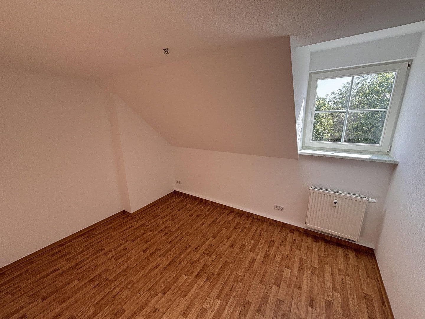 Prenájom bytu 3-izbový 70 m², Dora-Helene-Str. 1, Neukieritzsch, Sasko Prenájom bytu 3-izbový 70 m², Dora-Helene-Str. 1, Neukieritzsch, Sasko