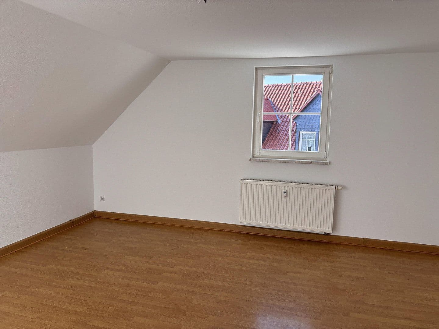 Prenájom bytu 3-izbový 70 m², Dora-Helene-Str. 1, Neukieritzsch, Sasko Prenájom bytu 3-izbový 70 m², Dora-Helene-Str. 1, Neukieritzsch, Sasko