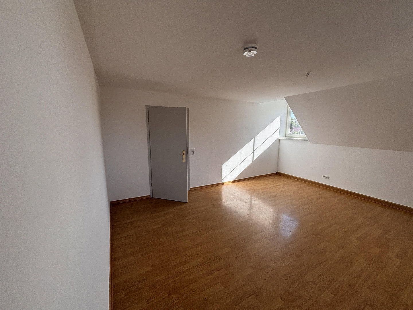 Prenájom bytu 3-izbový 70 m², Dora-Helene-Str. 1, Neukieritzsch, Sasko Prenájom bytu 3-izbový 70 m², Dora-Helene-Str. 1, Neukieritzsch, Sasko