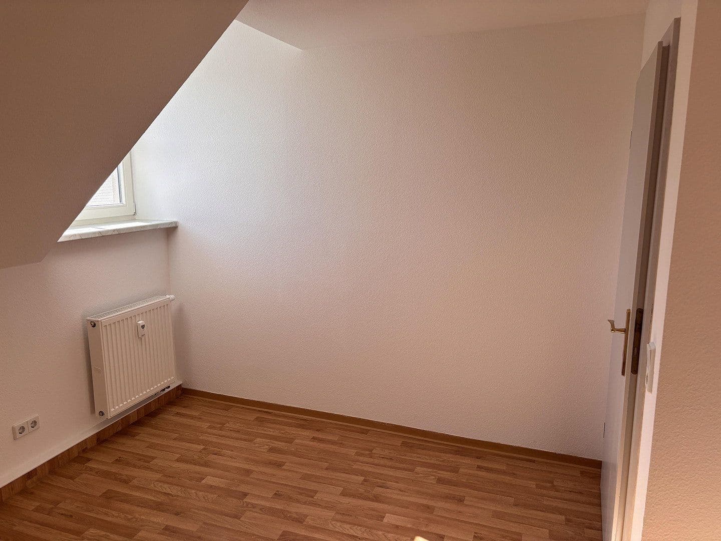 Prenájom bytu 3-izbový 70 m², Dora-Helene-Str. 1, Neukieritzsch, Sasko Prenájom bytu 3-izbový 70 m², Dora-Helene-Str. 1, Neukieritzsch, Sasko
