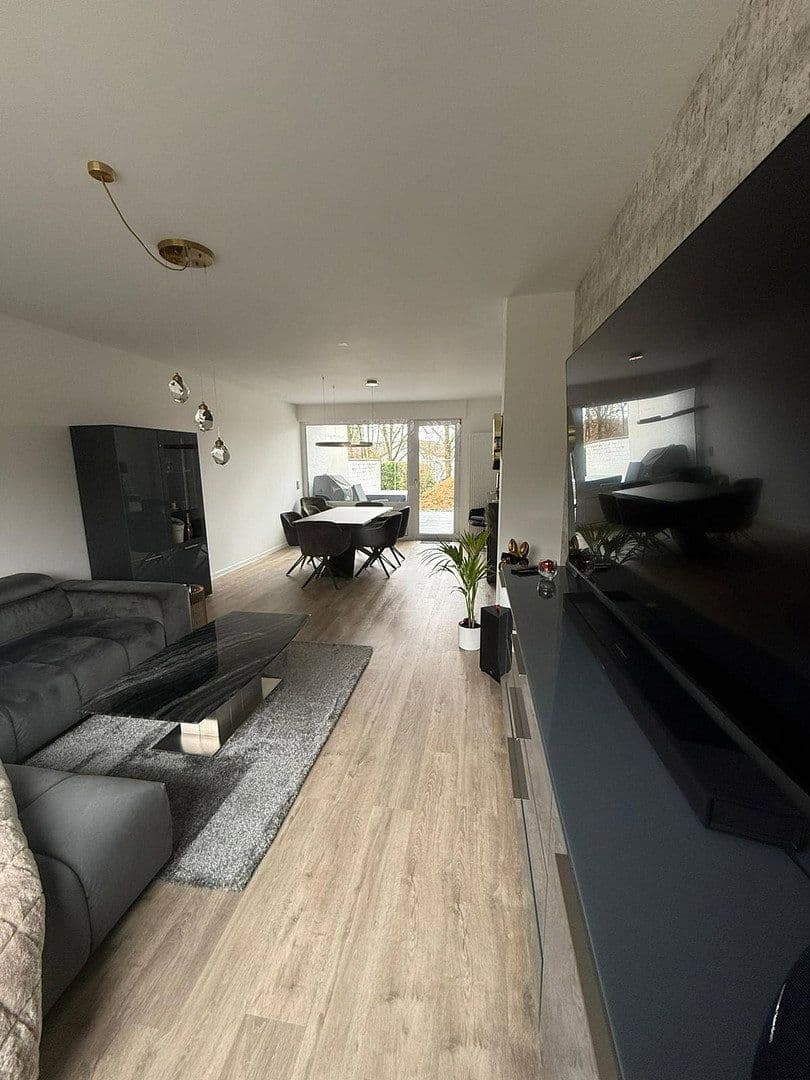Predaj domu 170 m², pozemek 240 m², Schwalbach am Taunus, Hesensko Predaj domu 170 m², pozemek 240 m², Schwalbach am Taunus, Hesensko