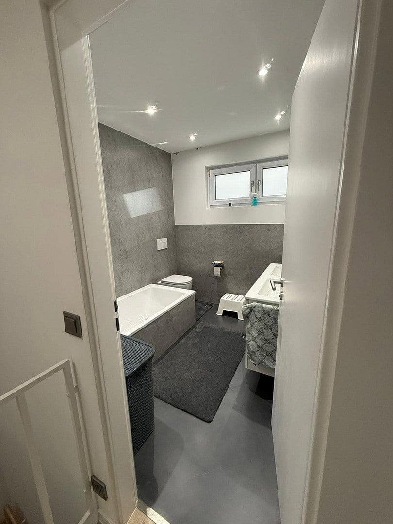 Predaj domu 170 m², pozemek 240 m², Schwalbach am Taunus, Hesensko Predaj domu 170 m², pozemek 240 m², Schwalbach am Taunus, Hesensko