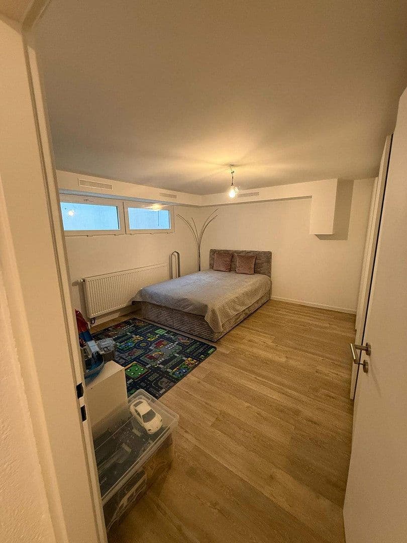 Predaj domu 170 m², pozemek 240 m², Schwalbach am Taunus, Hesensko Predaj domu 170 m², pozemek 240 m², Schwalbach am Taunus, Hesensko