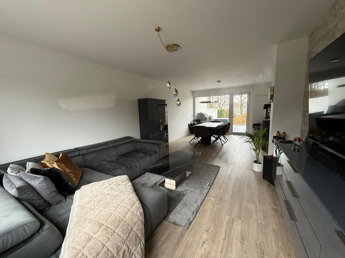 Predaj domu 170 m², pozemek 240 m², Schwalbach am Taunus, Hesensko Predaj domu 170 m², pozemek 240 m², Schwalbach am Taunus, Hesensko