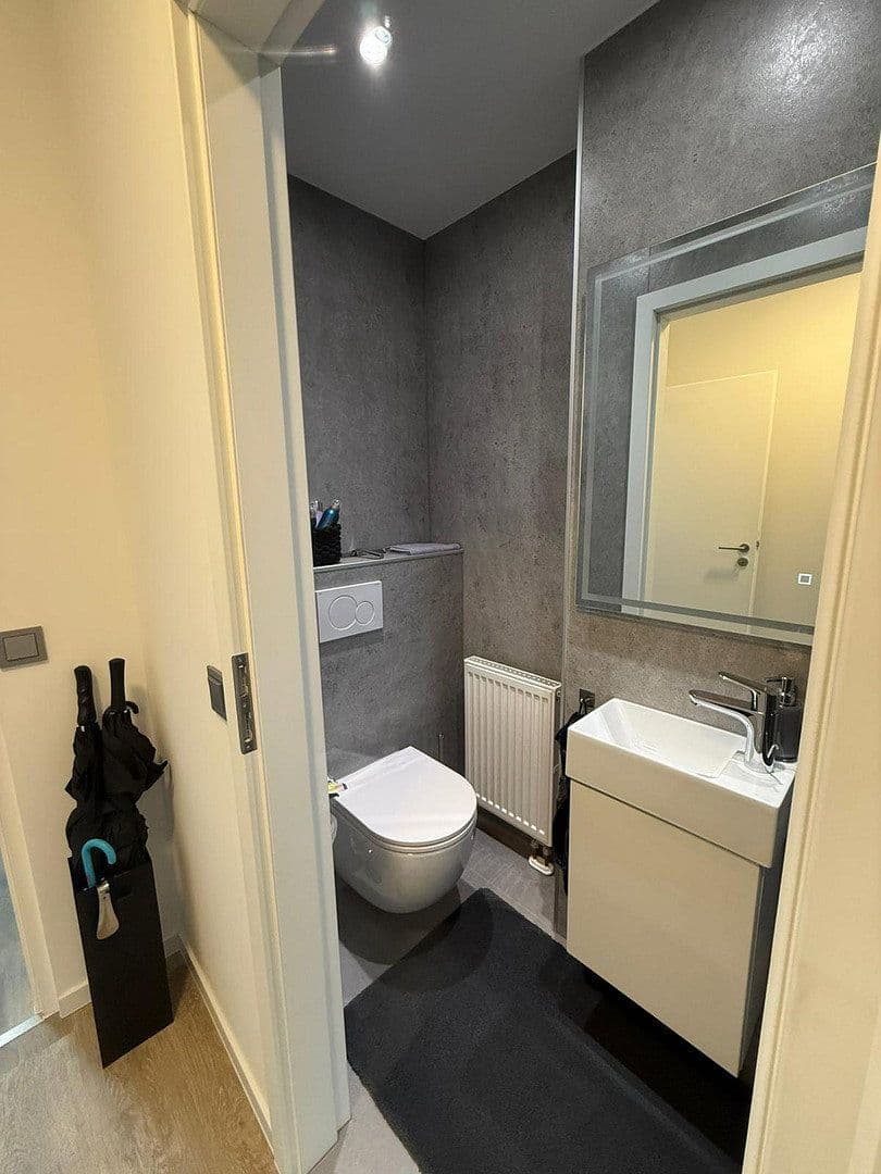 Predaj domu 170 m², pozemek 240 m², Schwalbach am Taunus, Hesensko Predaj domu 170 m², pozemek 240 m², Schwalbach am Taunus, Hesensko
