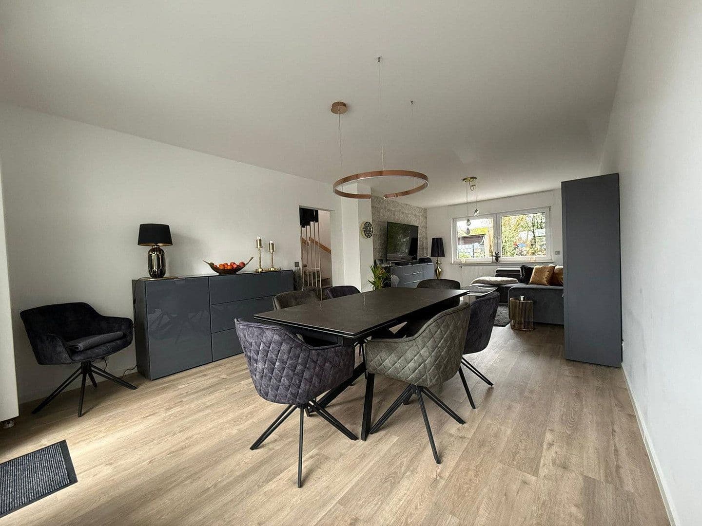 Predaj domu 170 m², pozemek 240 m², Schwalbach am Taunus, Hesensko Predaj domu 170 m², pozemek 240 m², Schwalbach am Taunus, Hesensko
