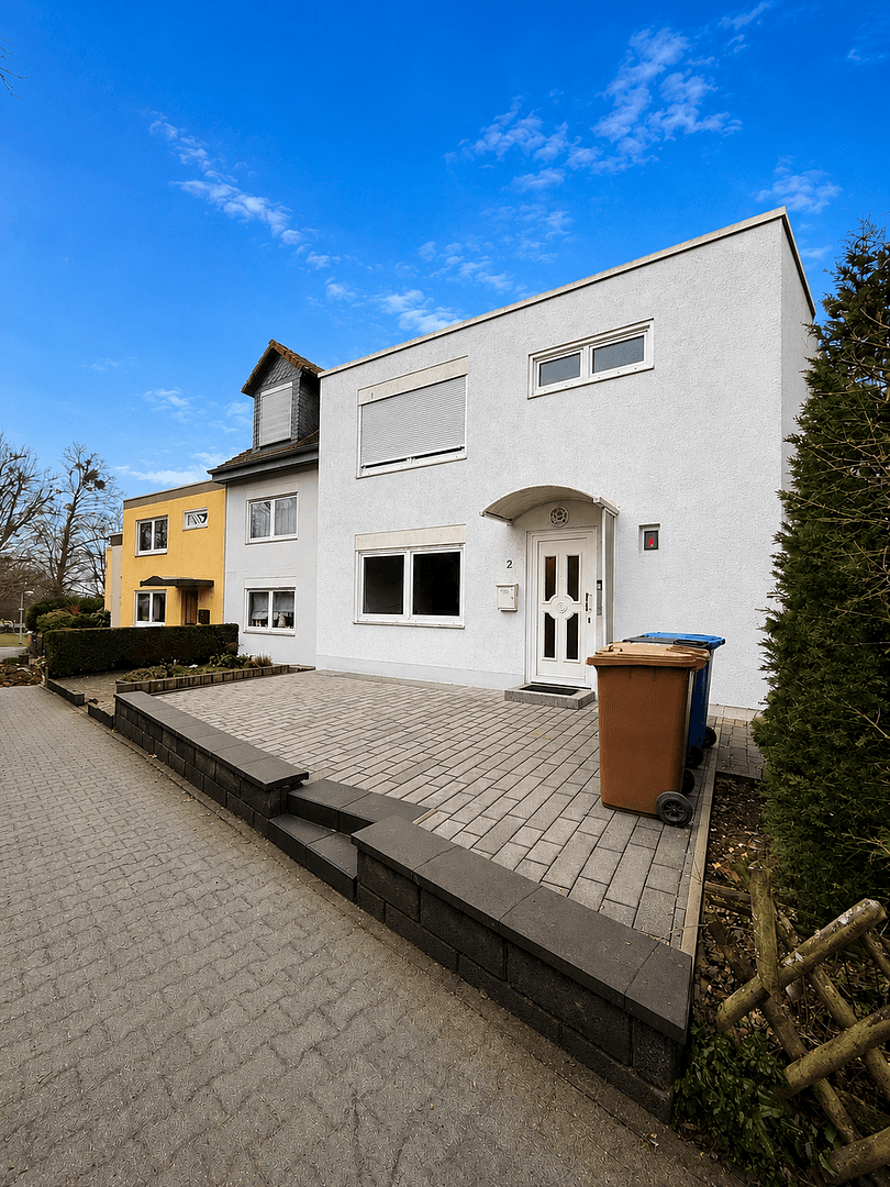 Predaj domu 170 m², pozemek 240 m², Schwalbach am Taunus, Hesensko Predaj domu 170 m², pozemek 240 m², Schwalbach am Taunus, Hesensko