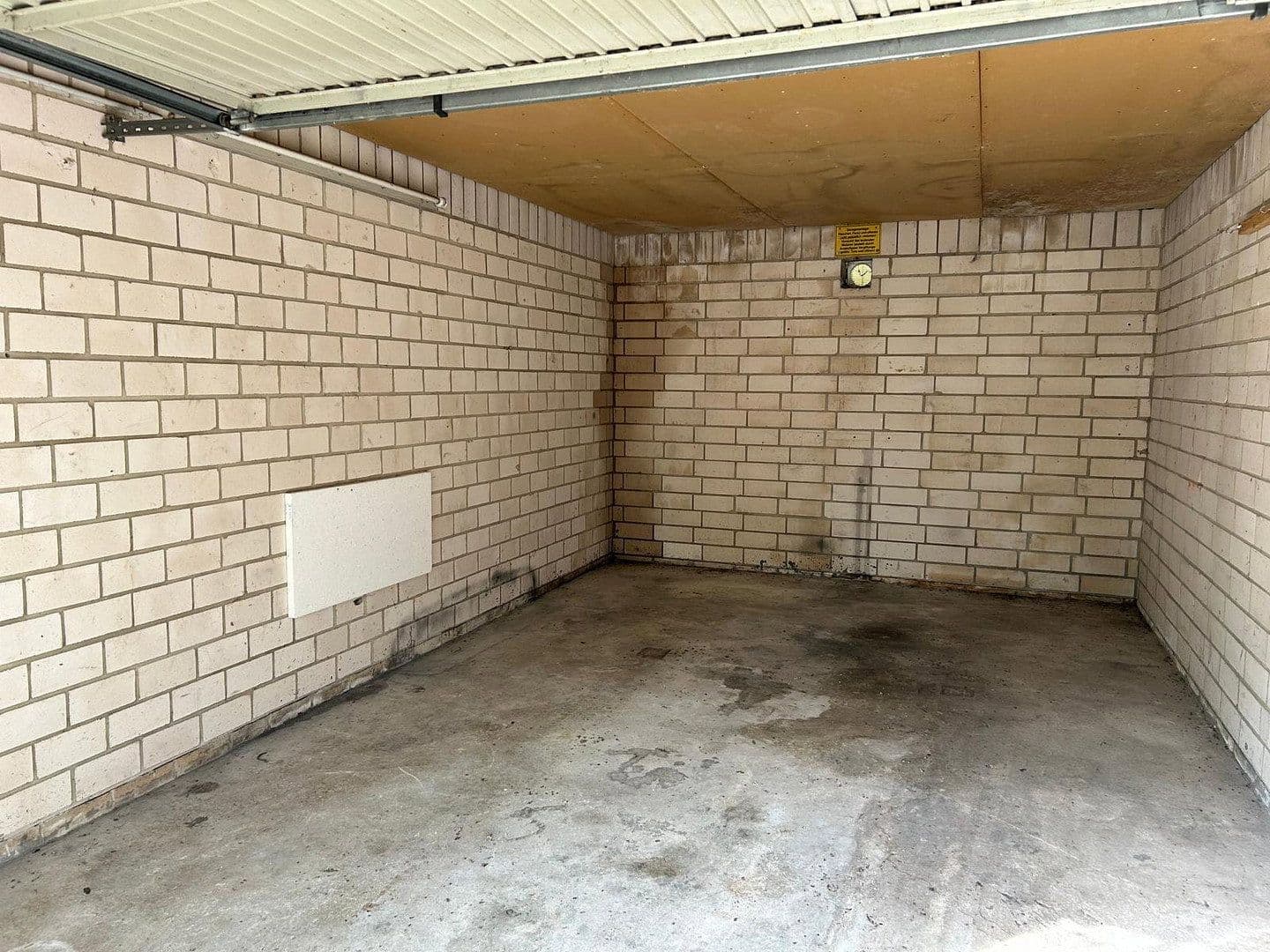 Prenájom garáže 23 m², Steinheim, Severné Porýnie - Westfálsko Prenájom garáže 23 m², Steinheim, Severné Porýnie - Westfálsko