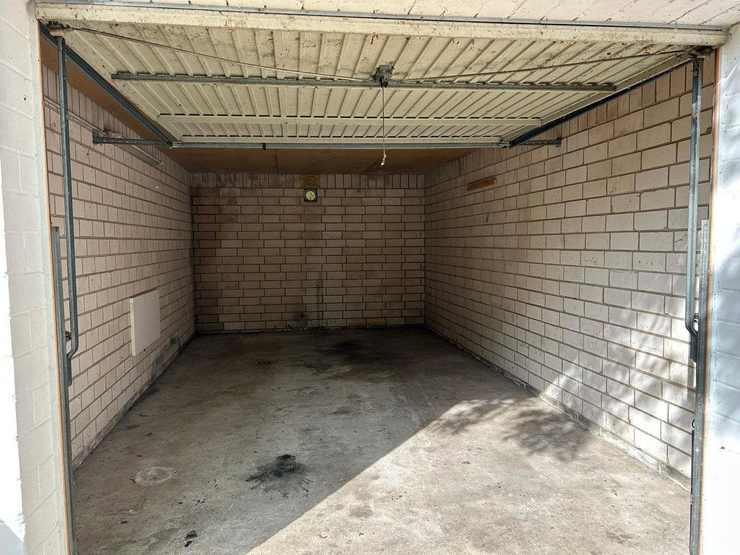 Prenájom garáže 23 m², Steinheim, Severné Porýnie - Westfálsko Prenájom garáže 23 m², Steinheim, Severné Porýnie - Westfálsko