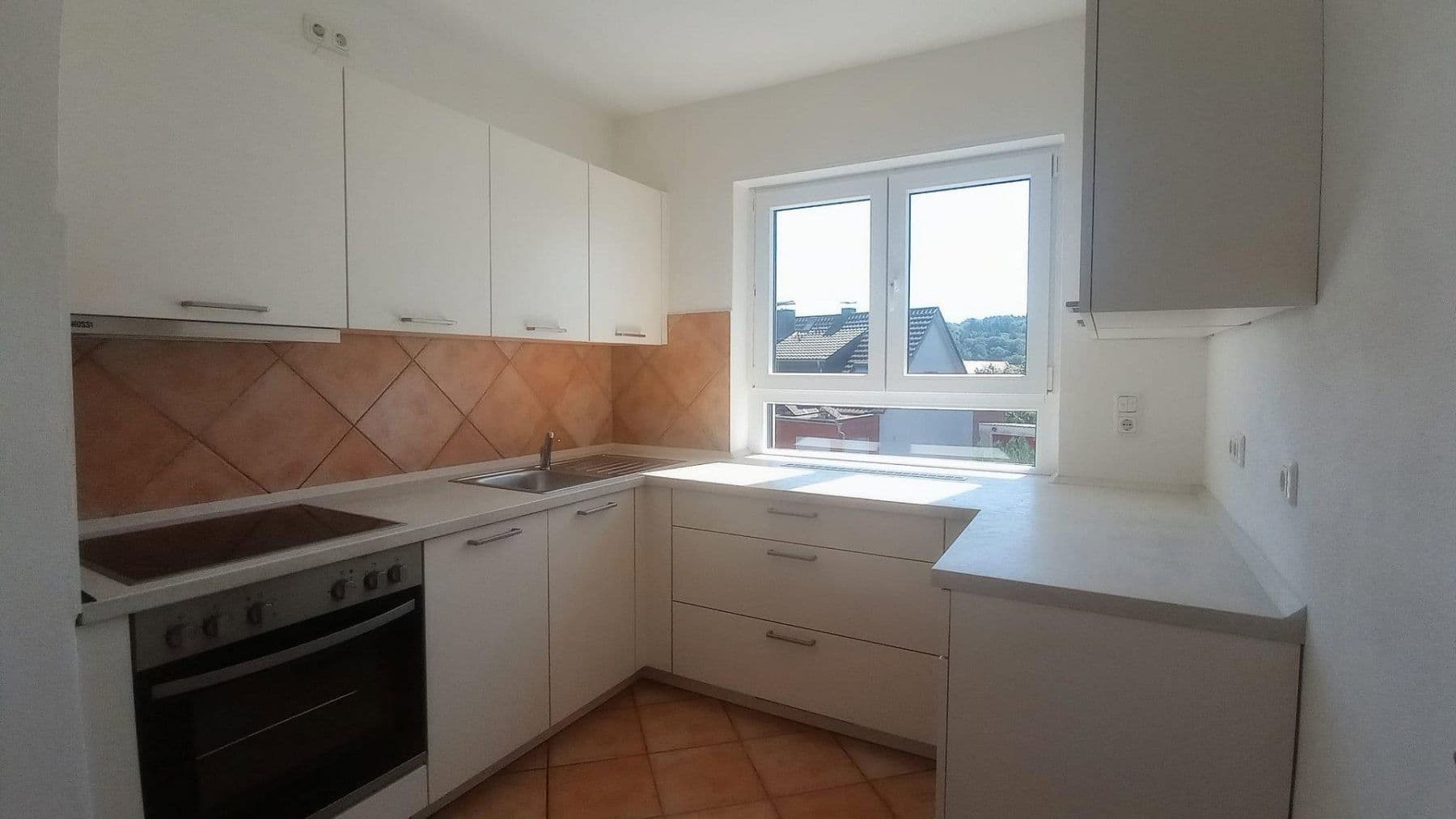 Prenájom bytu 4-izbový 100 m², Rodenbach, Hesensko Prenájom bytu 4-izbový 100 m², Rodenbach, Hesensko