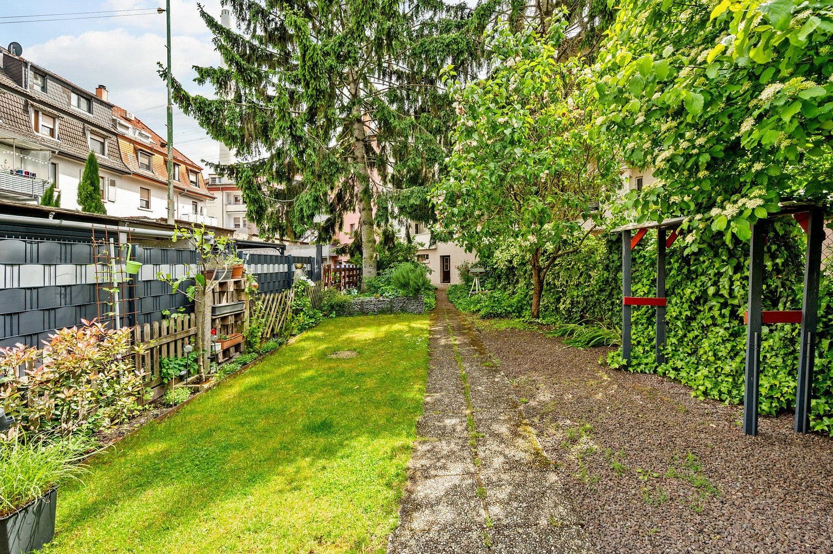 Predaj domu 352 m², pozemek 365 m², Aufeldstraße 8, Mannheim, Bádensko-Wurttembersko Predaj domu 352 m², pozemek 365 m², Aufeldstraße 8, Mannheim, Bádensko-Wurttembersko