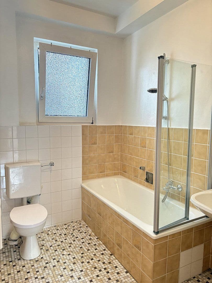 Predaj domu 352 m², pozemek 365 m², Aufeldstraße 8, Mannheim, Bádensko-Wurttembersko Predaj domu 352 m², pozemek 365 m², Aufeldstraße 8, Mannheim, Bádensko-Wurttembersko