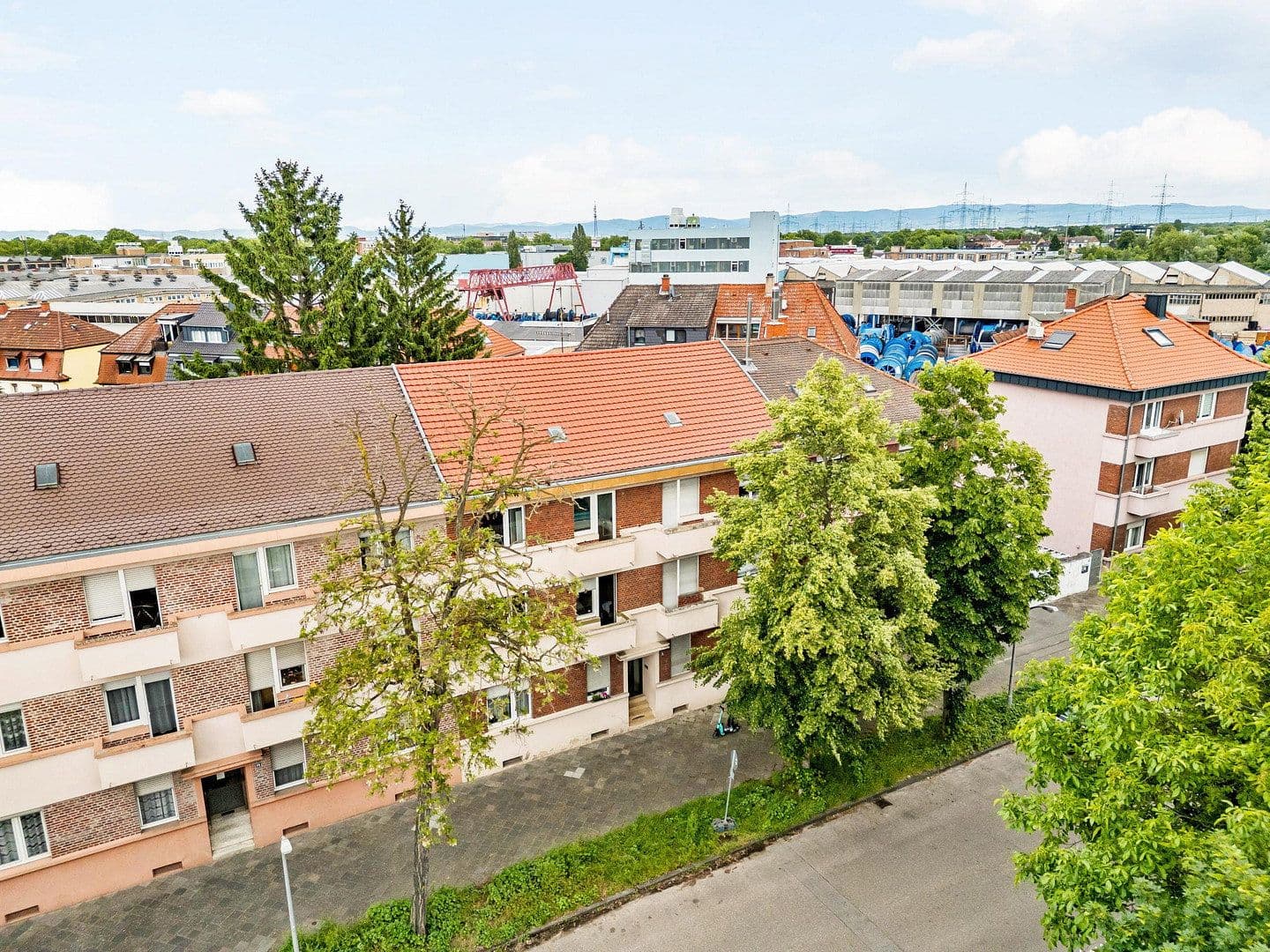 Predaj domu 352 m², pozemek 365 m², Aufeldstraße 8, Mannheim, Bádensko-Wurttembersko Predaj domu 352 m², pozemek 365 m², Aufeldstraße 8, Mannheim, Bádensko-Wurttembersko