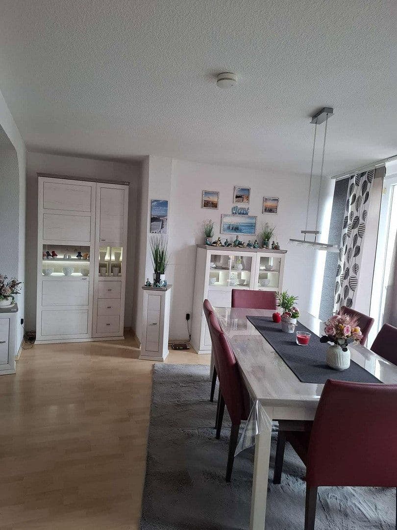 Prenájom bytu 3-izbový 107 m², Neumühler Str. 31, Oberhausen-Sterkrade, Severné Porýnie - Westfálsko Prenájom bytu 3-izbový 107 m², Neumühler Str. 31, Oberhausen-Sterkrade, Severné Porýnie - Westfálsko