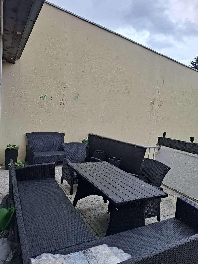 Prenájom bytu 3-izbový 107 m², Neumühler Str. 31, Oberhausen-Sterkrade, Severné Porýnie - Westfálsko Prenájom bytu 3-izbový 107 m², Neumühler Str. 31, Oberhausen-Sterkrade, Severné Porýnie - Westfálsko