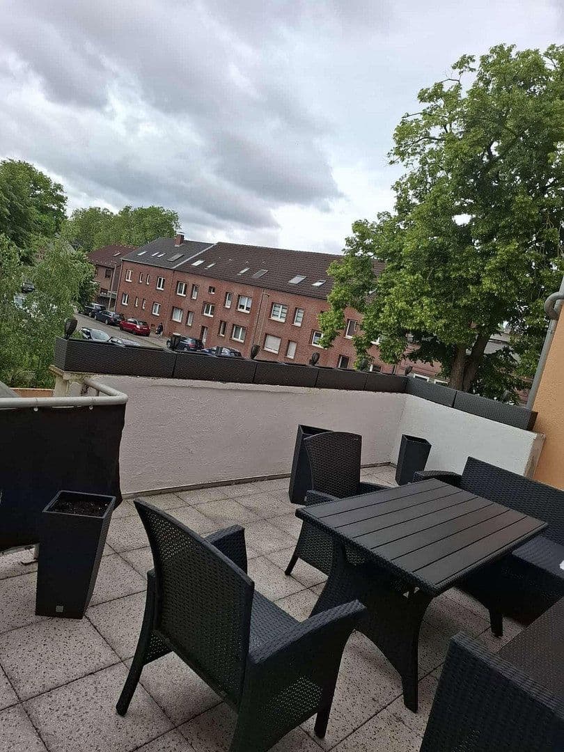 Prenájom bytu 3-izbový 107 m², Neumühler Str. 31, Oberhausen-Sterkrade, Severné Porýnie - Westfálsko Prenájom bytu 3-izbový 107 m², Neumühler Str. 31, Oberhausen-Sterkrade, Severné Porýnie - Westfálsko