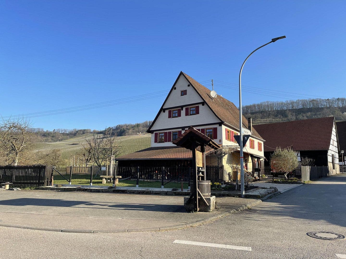 Predaj domu 180 m², pozemek 2.186 m², Untere Brettachtalstr. 8, Bretzfeld, Bádensko-Wurttembersko Predaj domu 180 m², pozemek 2.186 m², Untere Brettachtalstr. 8, Bretzfeld, Bádensko-Wurttembersko
