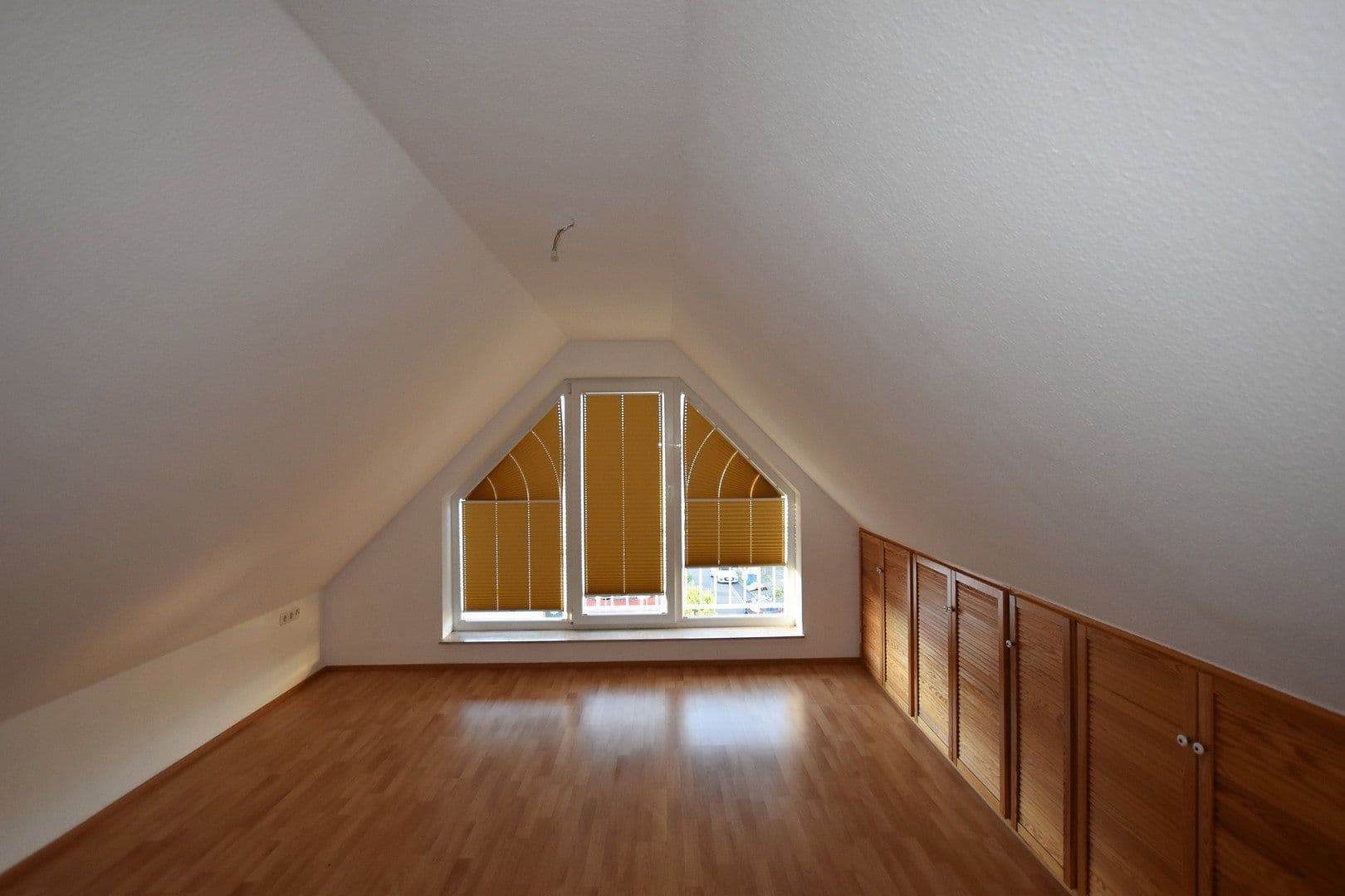Prenájom bytu 4-izbový 120 m², Koblenz, Porýnie-Falcko Prenájom bytu 4-izbový 120 m², Koblenz, Porýnie-Falcko