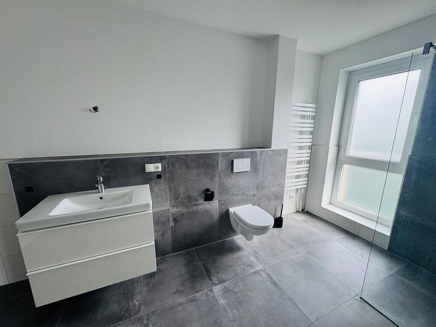 Prenájom bytu 3-izbový 92 m², Brühlstr. 27b, Wassenberg, Severné Porýnie - Westfálsko Prenájom bytu 3-izbový 92 m², Brühlstr. 27b, Wassenberg, Severné Porýnie - Westfálsko
