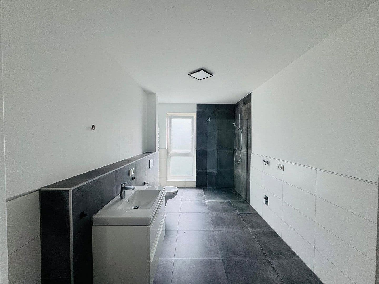Prenájom bytu 3-izbový 92 m², Brühlstr. 27b, Wassenberg, Severné Porýnie - Westfálsko Prenájom bytu 3-izbový 92 m², Brühlstr. 27b, Wassenberg, Severné Porýnie - Westfálsko