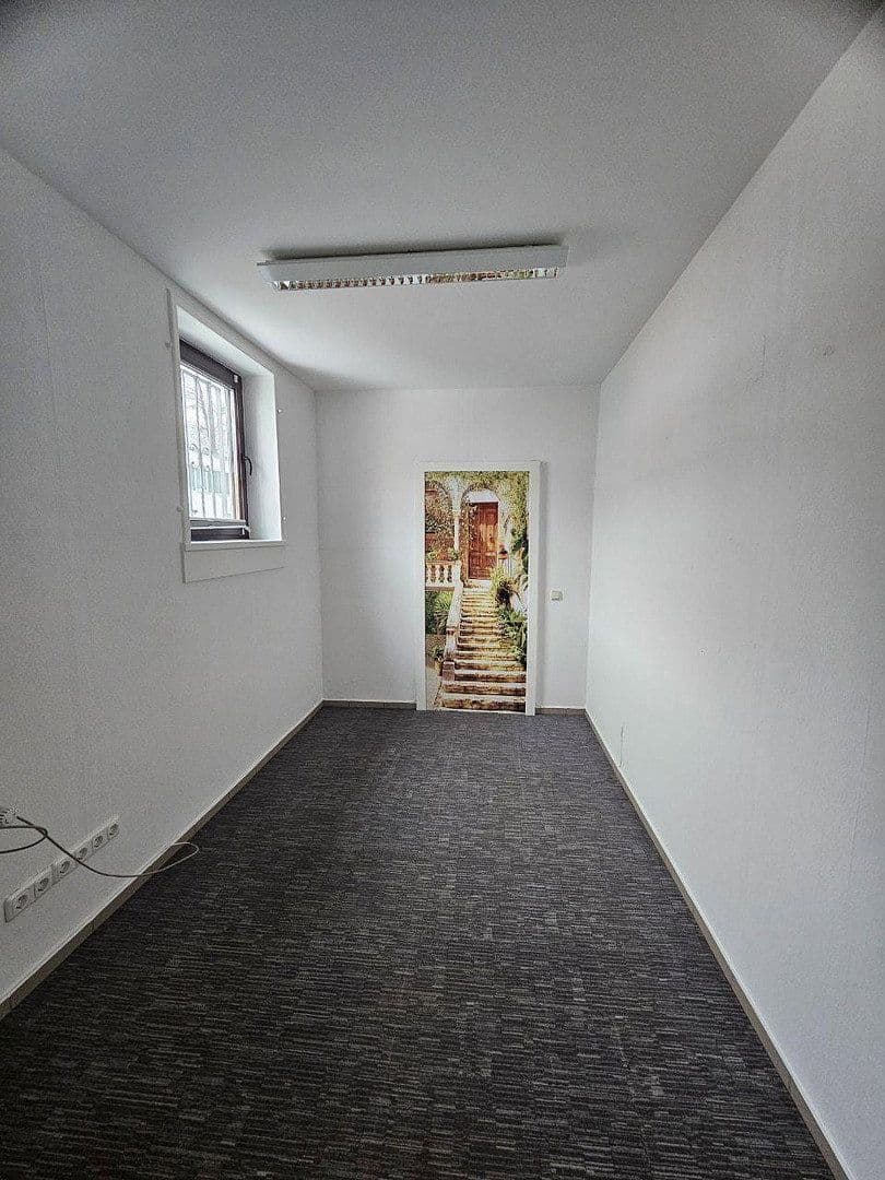 Prenájom nebytového priestoru 4.000 m², Tostedt, Dolné Sasko Prenájom nebytového priestoru 4.000 m², Tostedt, Dolné Sasko