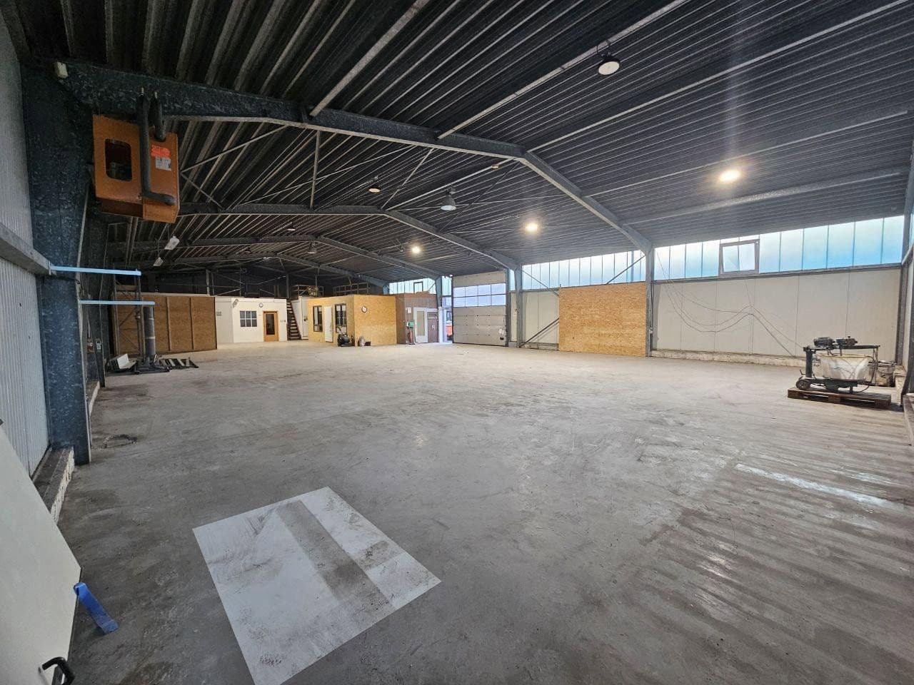Prenájom nebytového priestoru 4.000 m², Tostedt, Dolné Sasko Prenájom nebytového priestoru 4.000 m², Tostedt, Dolné Sasko