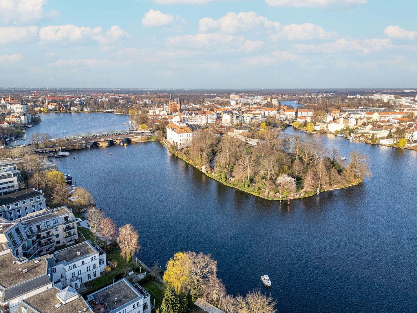 Prenájom bytu 25 m², Grünauer Str. 52, Berlin, Berlín Prenájom bytu 25 m², Grünauer Str. 52, Berlin, Berlín