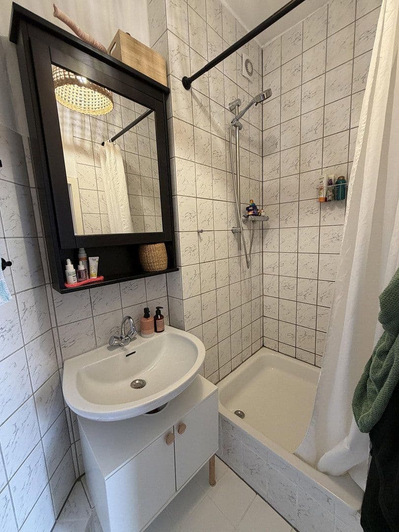 Prenájom bytu 3-izbový 77 m², Bergisch Gladbacher Strasse 115, Köln, Severné Porýnie - Westfálsko Prenájom bytu 3-izbový 77 m², Bergisch Gladbacher Strasse 115, Köln, Severné Porýnie - Westfálsko