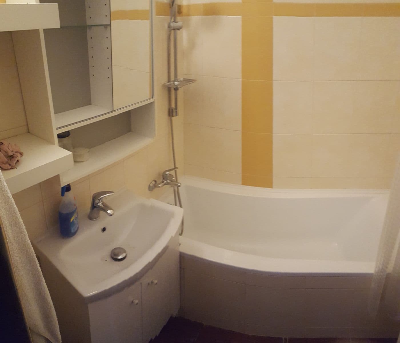 Prenájom bytu 3-izbový 69 m², Karla Šrůmy, Černčice, Ústecký kraj Prenájom bytu 3-izbový 69 m², Karla Šrůmy, Černčice, Ústecký kraj
