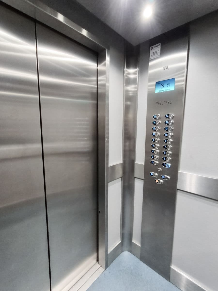 Prenájom bytu 2-izbový 40 m², Štúrova, Praha, Praha Prenájom bytu 2-izbový 40 m², Štúrova, Praha, Praha