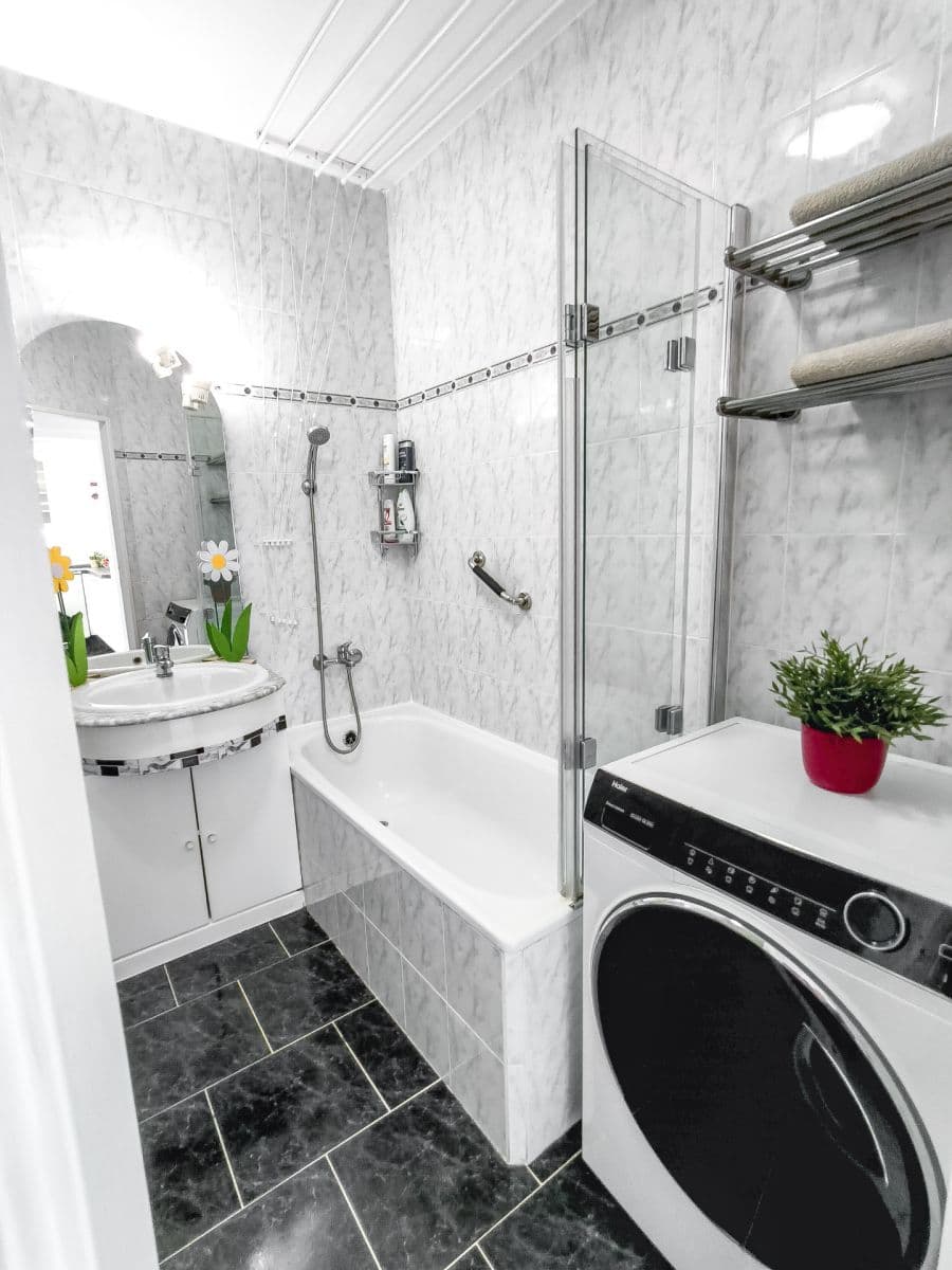 Prenájom bytu 2-izbový 40 m², Štúrova, Praha, Praha Prenájom bytu 2-izbový 40 m², Štúrova, Praha, Praha