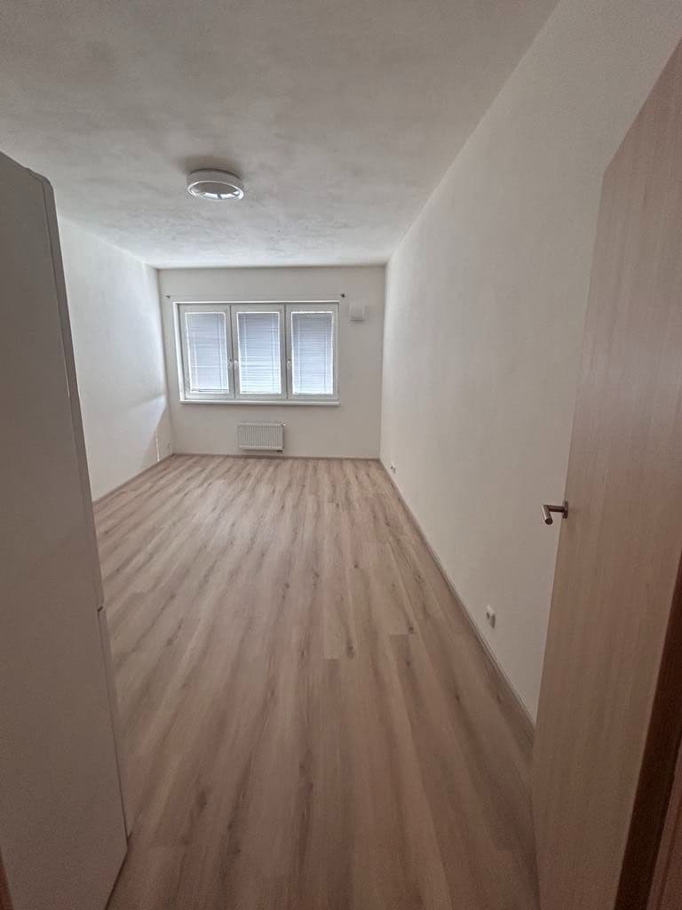 Prenájom bytu 1-izbový 33 m², Gajdošova, Brno, Jihomoravský kraj Prenájom bytu 1-izbový 33 m², Gajdošova, Brno, Jihomoravský kraj