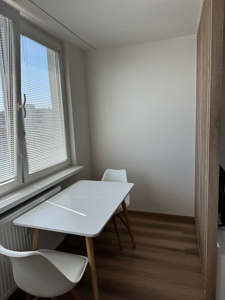 Prenájom bytu 1-izbový 30 m², Mazurská, Praha, Praha Prenájom bytu 1-izbový 30 m², Mazurská, Praha, Praha