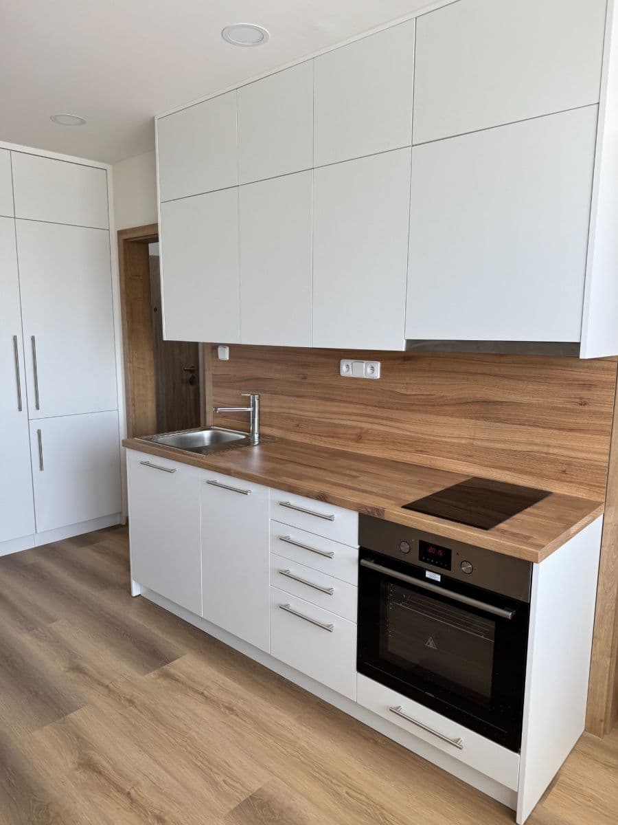 Prenájom bytu 1-izbový 30 m², Mazurská, Praha, Praha Prenájom bytu 1-izbový 30 m², Mazurská, Praha, Praha