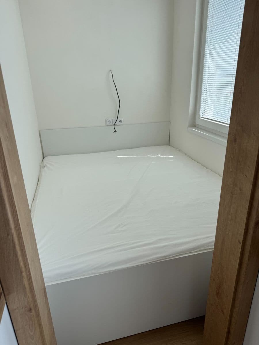 Prenájom bytu 1-izbový 30 m², Mazurská, Praha, Praha Prenájom bytu 1-izbový 30 m², Mazurská, Praha, Praha