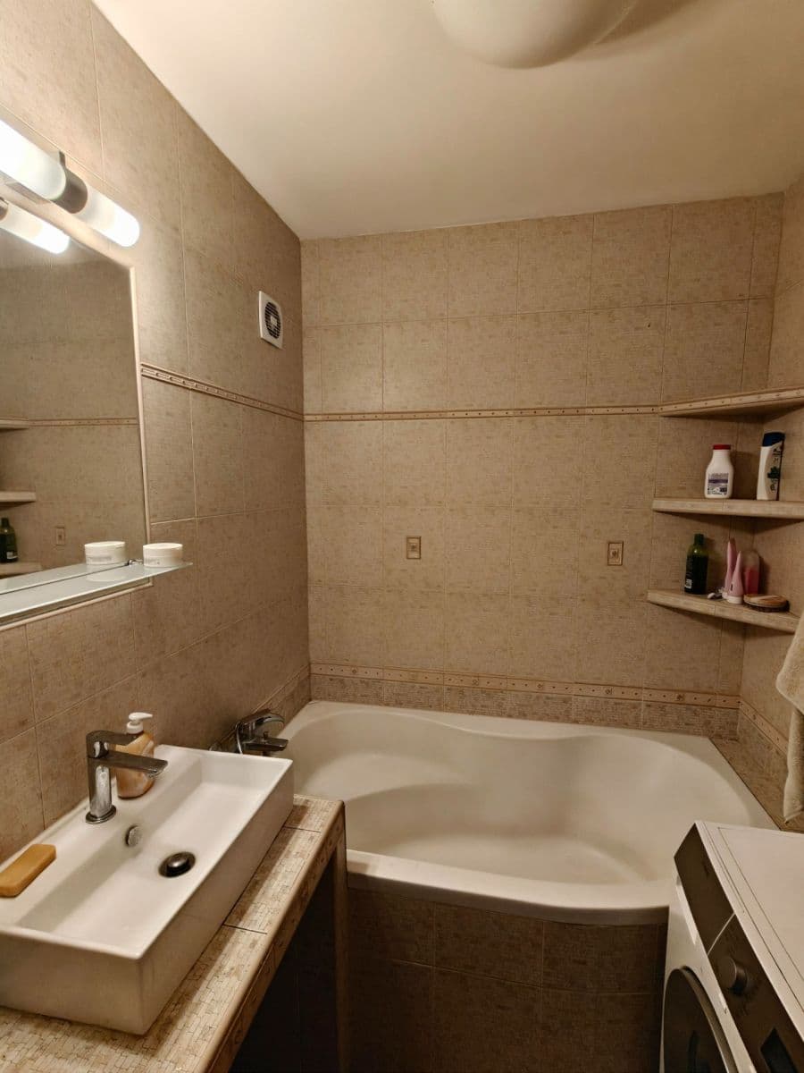 Predaj bytu 3-izbový 67 m², Krynická, Praha, Praha Predaj bytu 3-izbový 67 m², Krynická, Praha, Praha