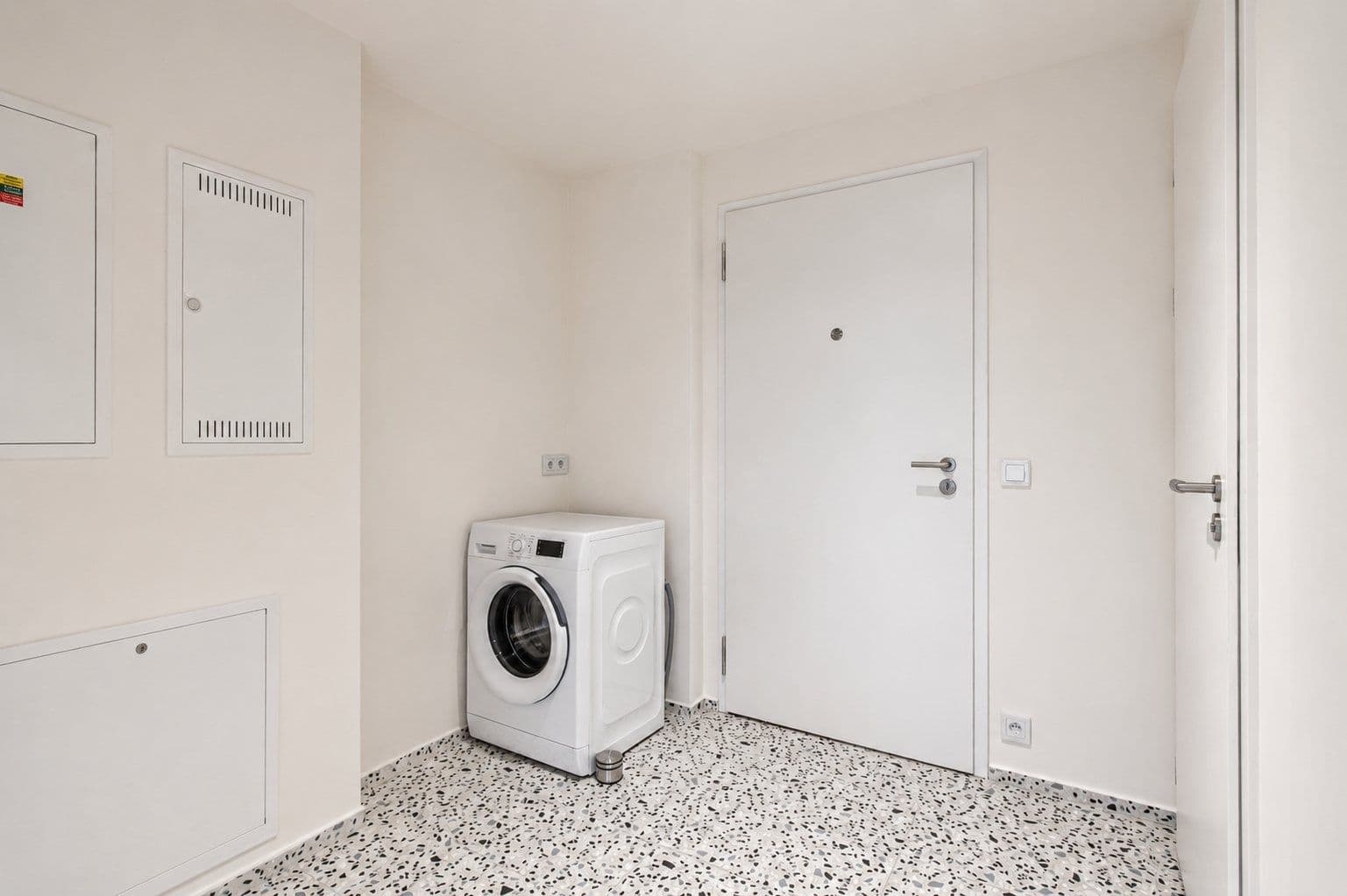 Prenájom bytu 1-izbový 37 m², U Komína, Praha, Praha Prenájom bytu 1-izbový 37 m², U Komína, Praha, Praha