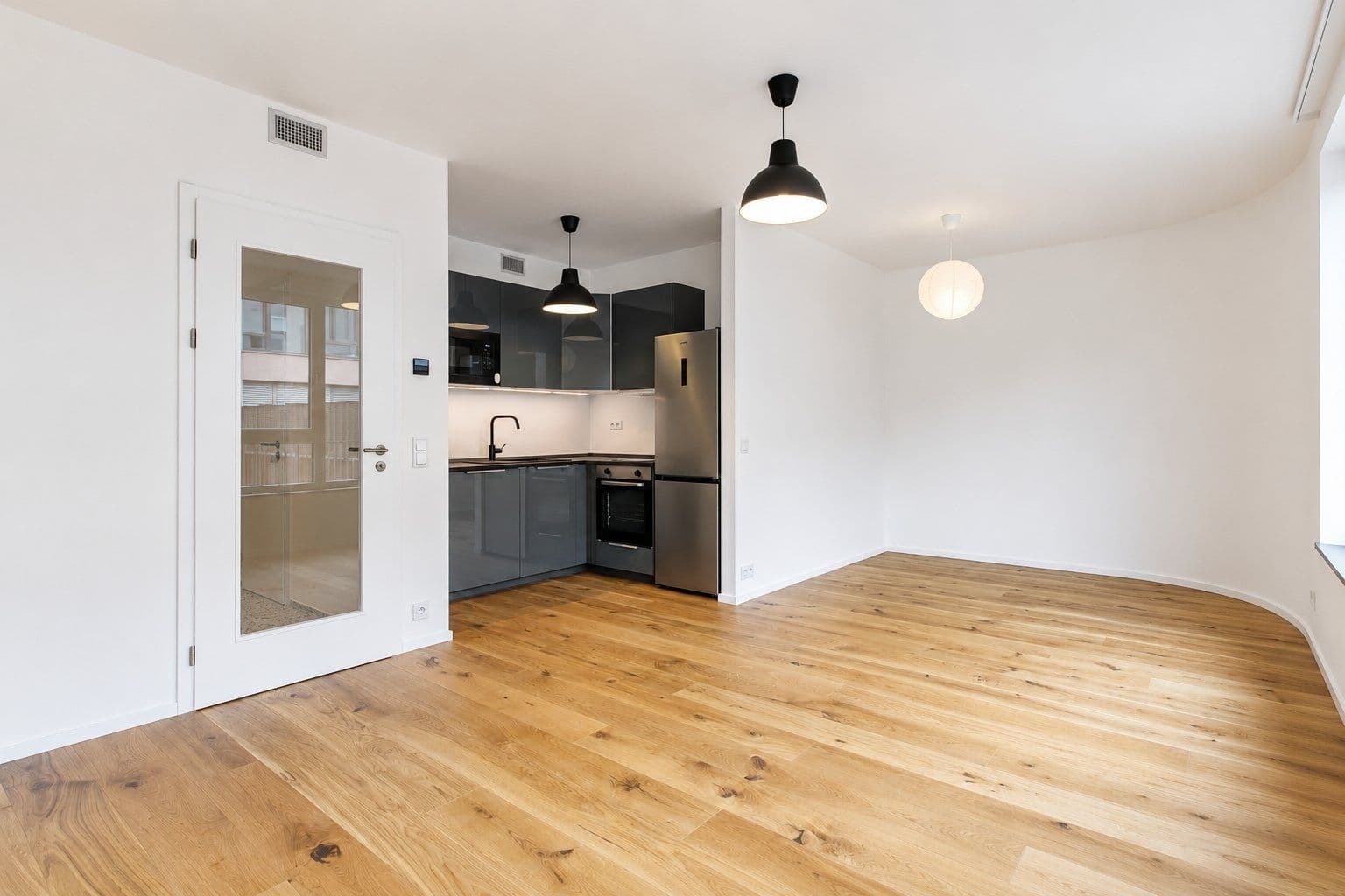 Prenájom bytu 1-izbový 37 m², U Komína, Praha, Praha Prenájom bytu 1-izbový 37 m², U Komína, Praha, Praha