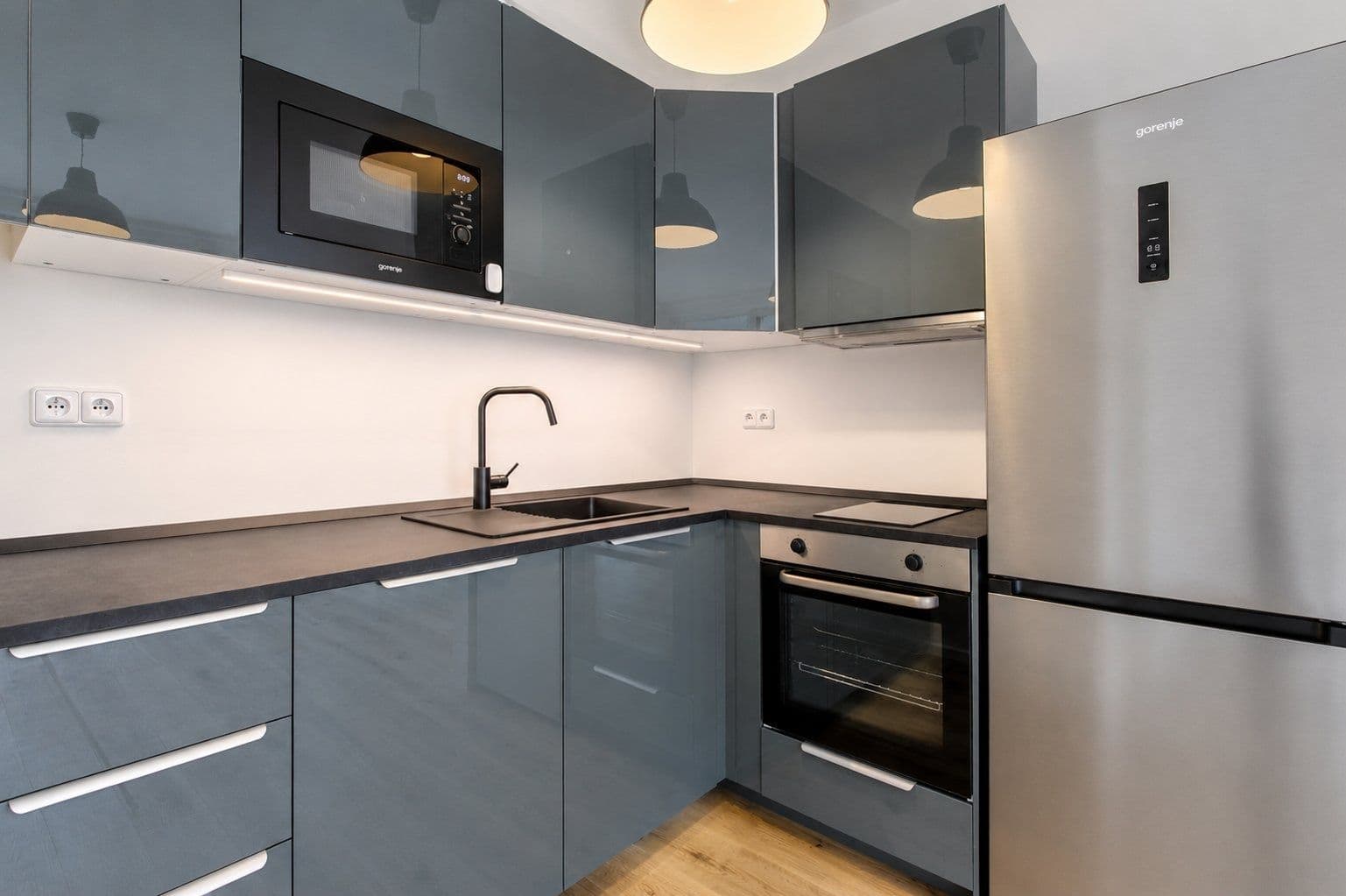 Prenájom bytu 1-izbový 37 m², U Komína, Praha, Praha Prenájom bytu 1-izbový 37 m², U Komína, Praha, Praha