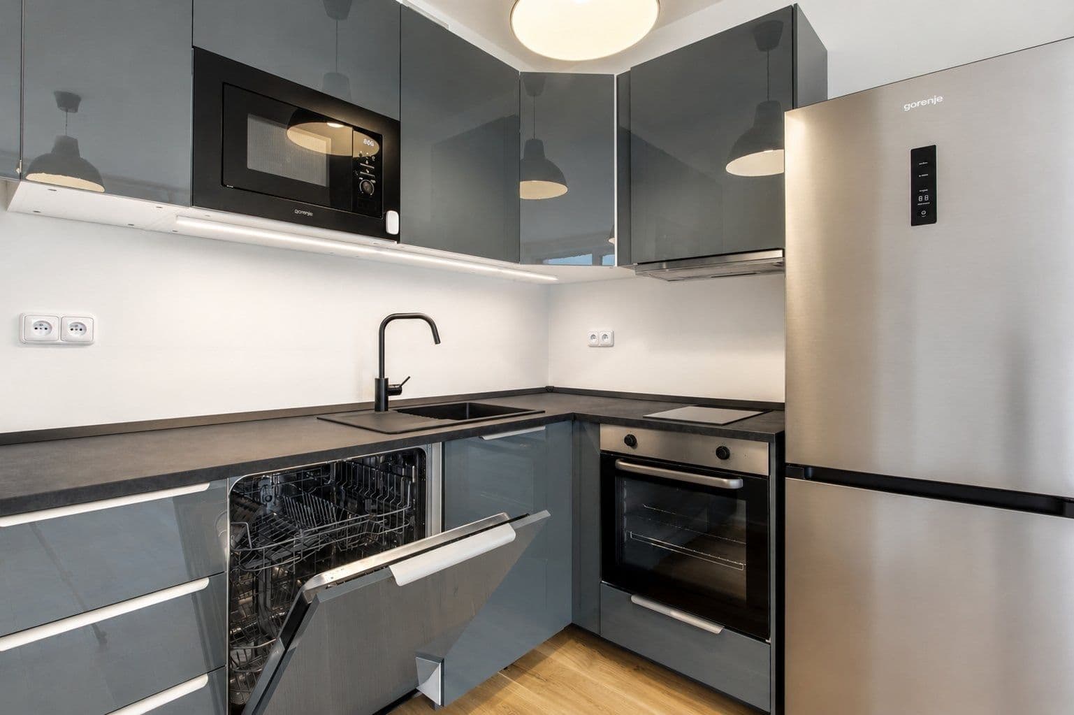 Prenájom bytu 1-izbový 37 m², U Komína, Praha, Praha Prenájom bytu 1-izbový 37 m², U Komína, Praha, Praha