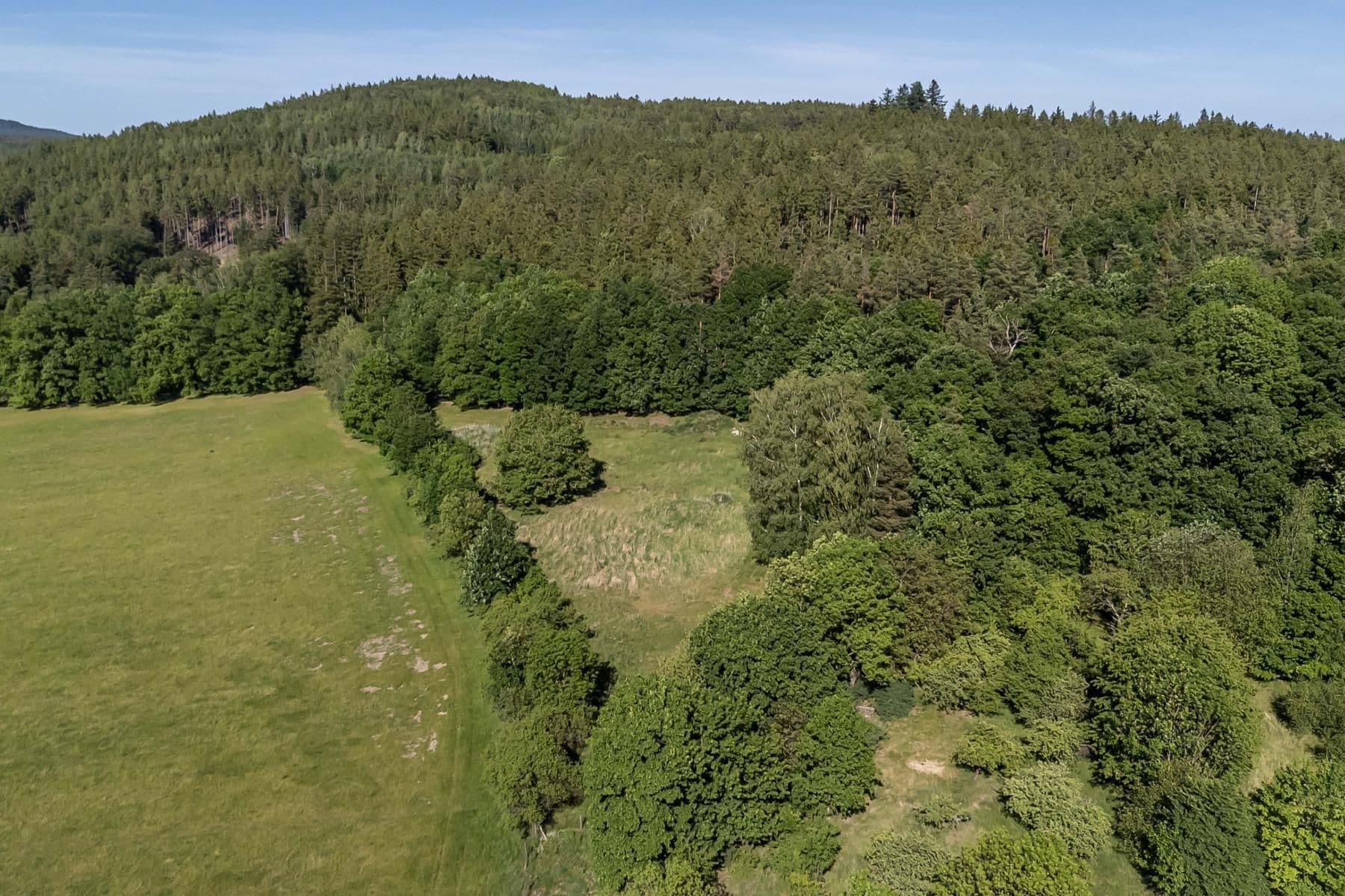 Predaj pozemku 4.612 m², Hluboš, Středočeský kraj Predaj pozemku 4.612 m², Hluboš, Středočeský kraj