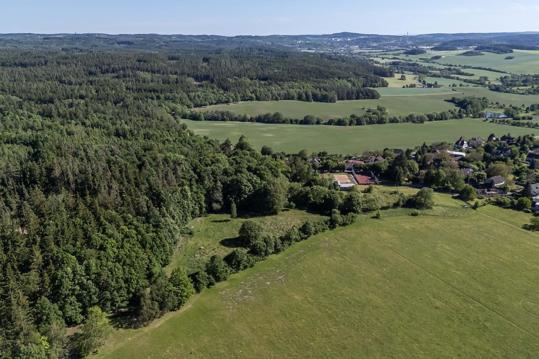Predaj pozemku 4.612 m², Hluboš, Středočeský kraj Predaj pozemku 4.612 m², Hluboš, Středočeský kraj